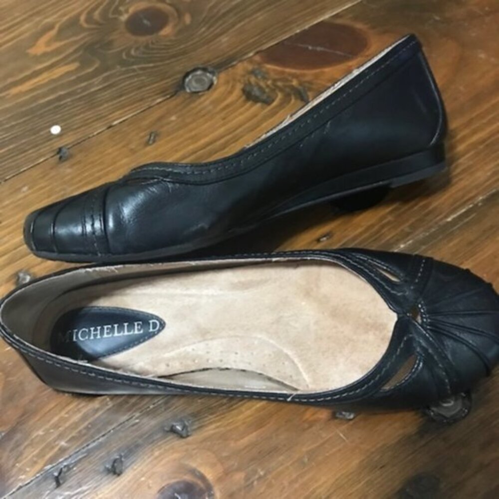 Michelle D Black Flats Size 6